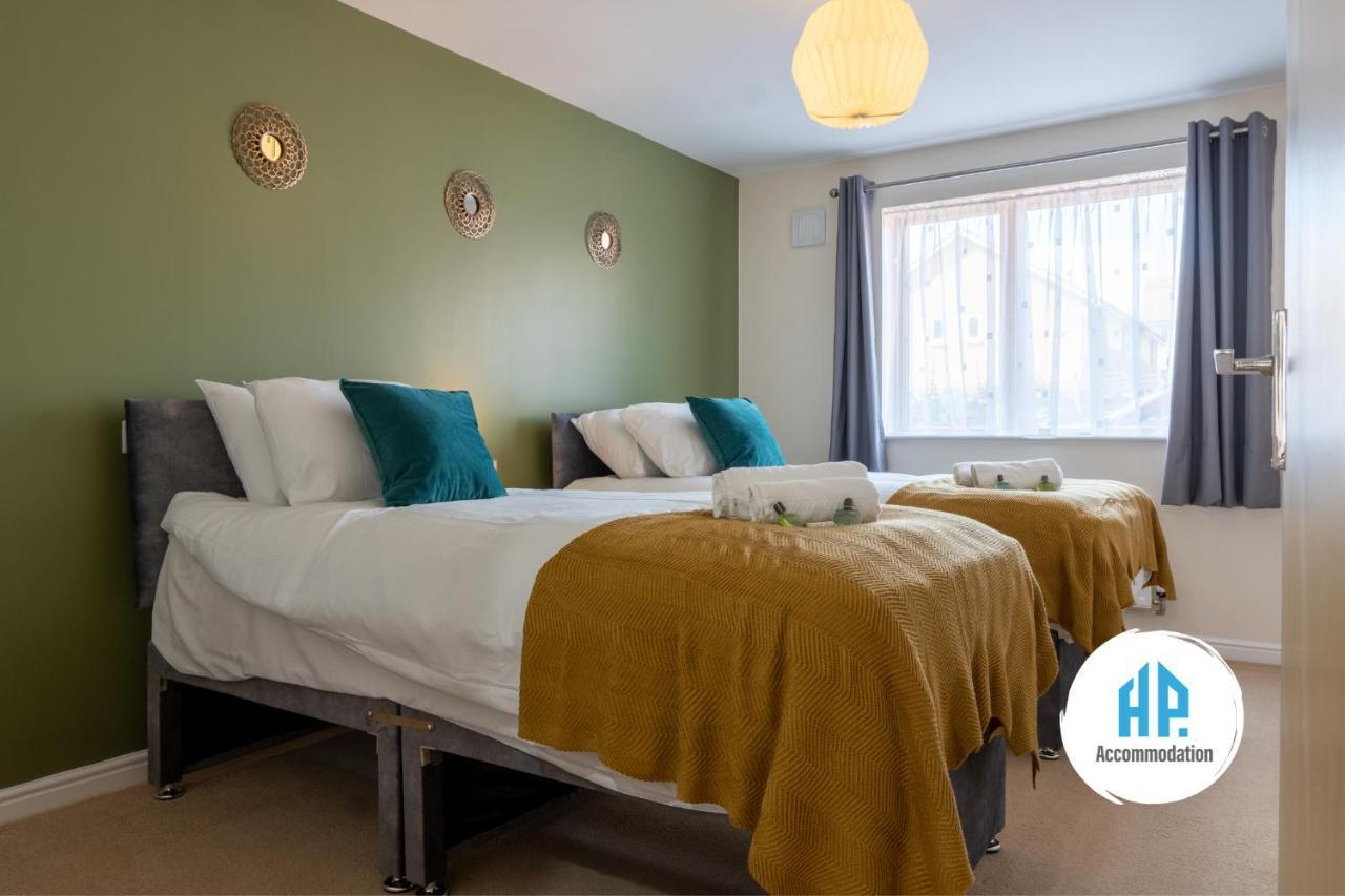 Stylish 2 Bedroom, 2 Bathroom With Sky Tv, Free Parking And Wifi By Hp Apartment *